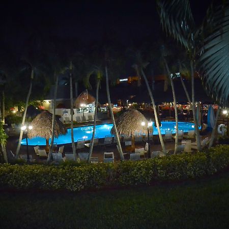 Gulfcoast Inn Napoli Bagian luar foto